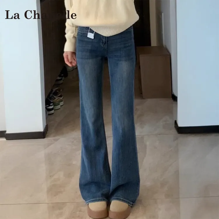 拉夏贝尔复古蓝高腰微喇牛仔裤女2025秋冬新款小个子修身喇叭裤子