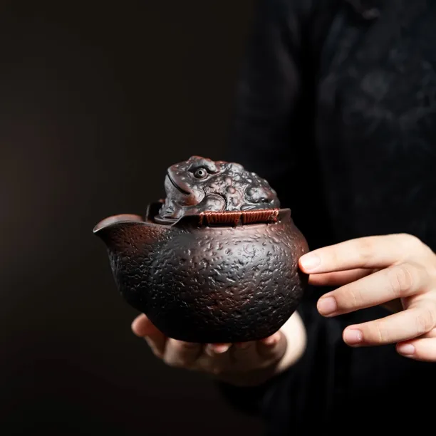 【新品】紫陶纯手工金蟾宝瓶手抓壶高颜值中式怀旧清仓锤纹泡茶壶