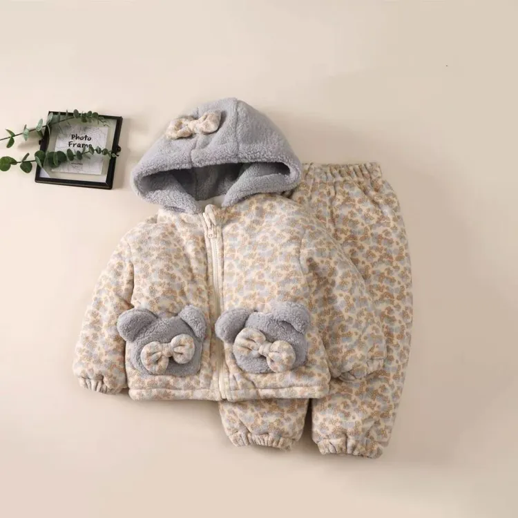 女童冬装2025新款韩版洋气百搭卡通风防静电家居服套装男女孩