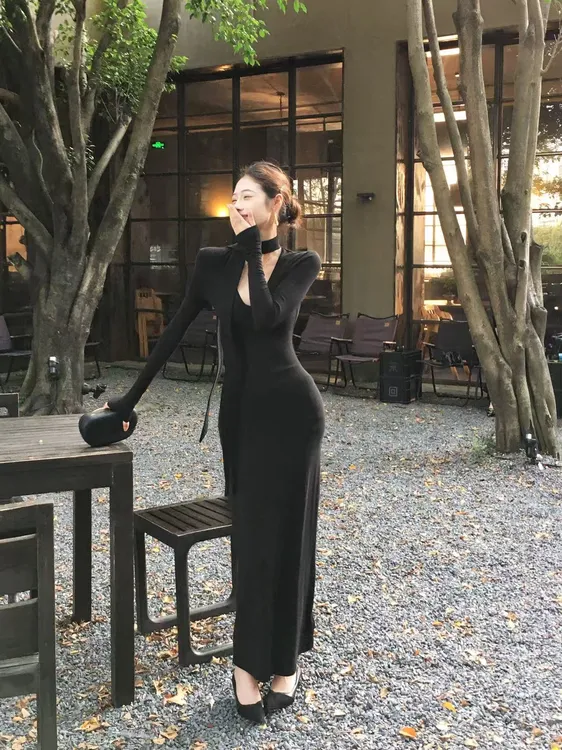 2025新款设计感飘带针织连衣裙女秋季长袖裙子收腰修身显瘦长裙