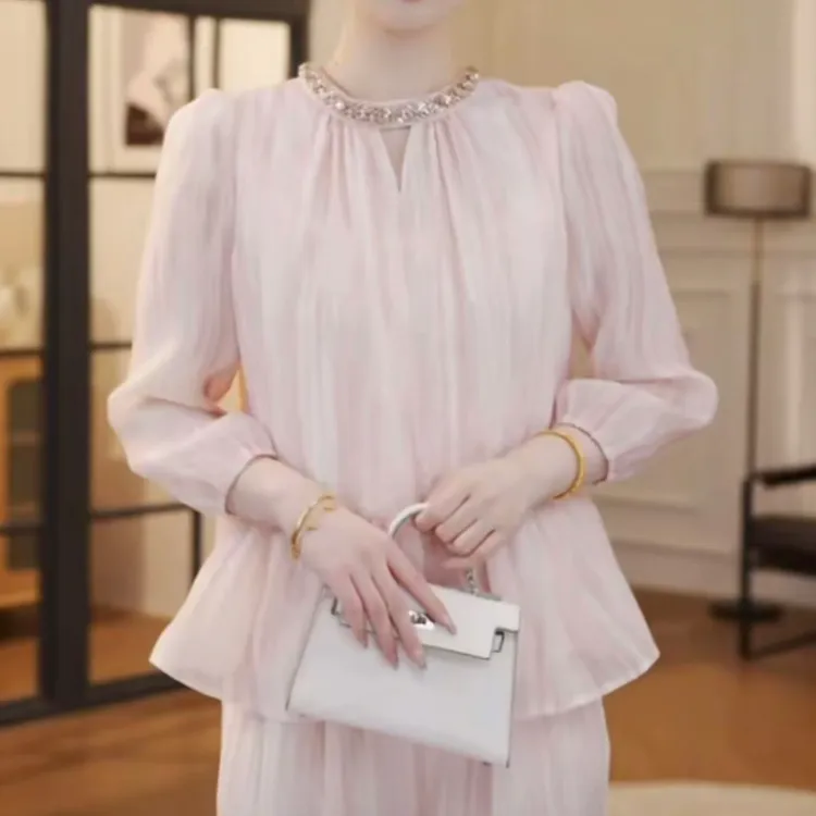 2025新款双面穿百搭粉色小衫气质温柔风领口重工烫钻荷叶边宽松