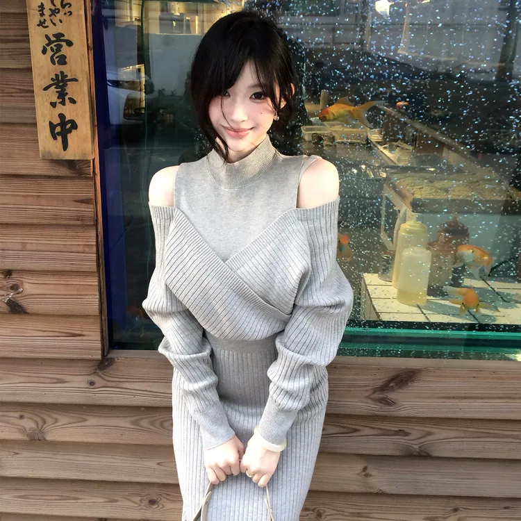 秋冬季2026新款法式灰色针织连衣裙子女巨好看的修身显瘦包臀长裙