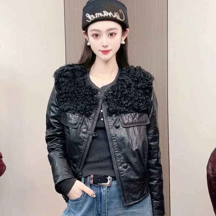 新款鹅绒服女真皮牛皮油蜡皮草外套女