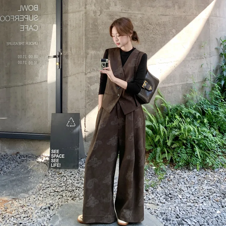 咖色复古马甲套装女2025新款秋季大方得体穿搭一整套阔腿裤三件套