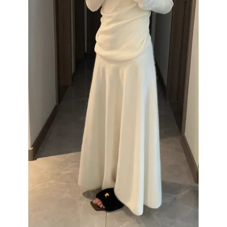 米白色浣熊绒针织半身裙女2025秋冬高级感百搭中长款a字鱼尾裙子