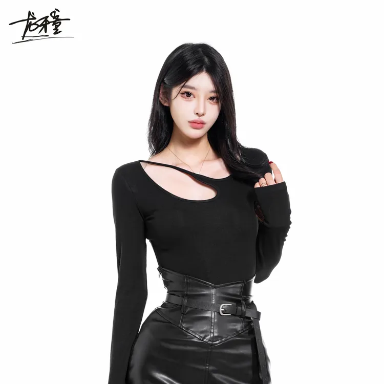 龙牙童推荐【漫感轮廓 】显瘦韩版女T恤长袖紧身黑色修身性感收腰