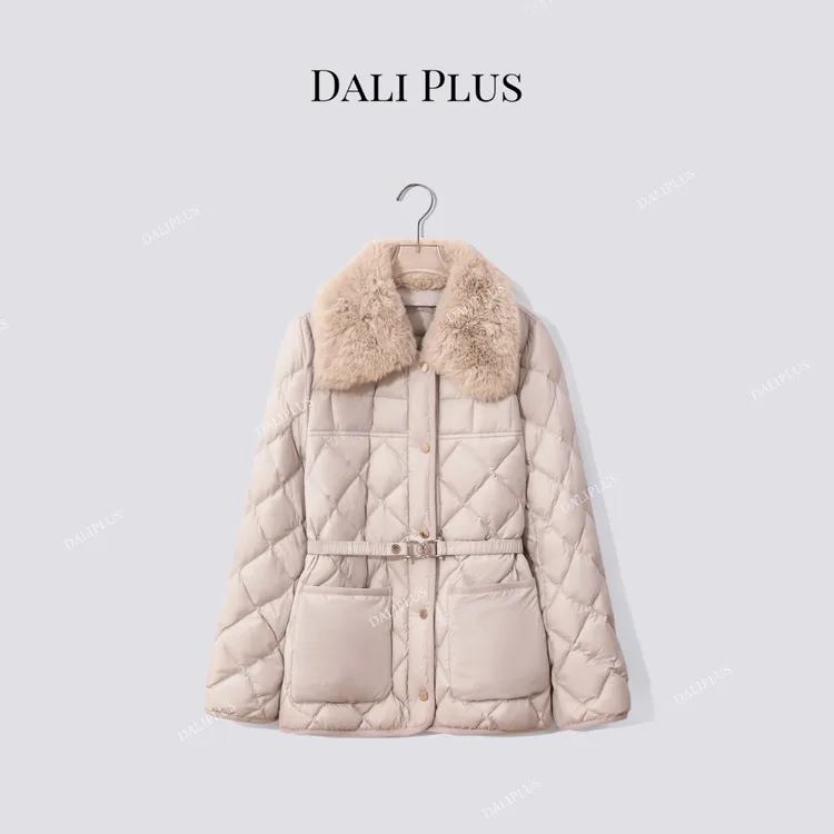 DALI PLUS“收腰90鹅绒”翻领毛毛中长款羽绒服-D5MM2993-1