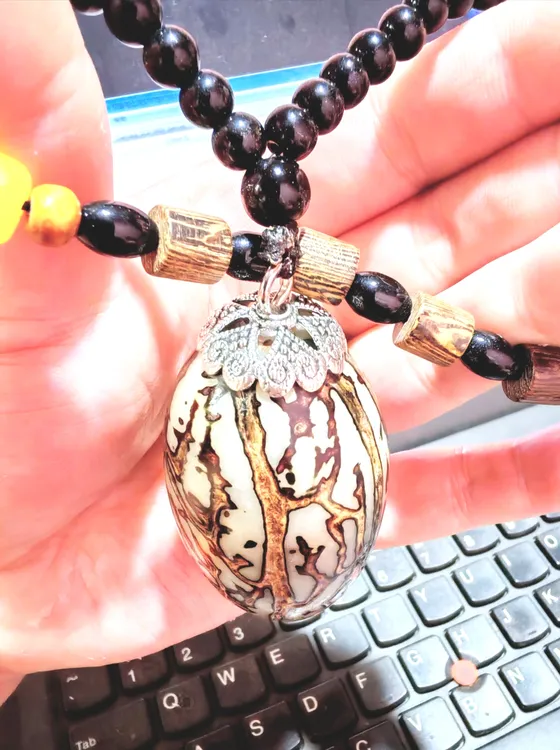 现场制作千眼菩提风化老果挂件