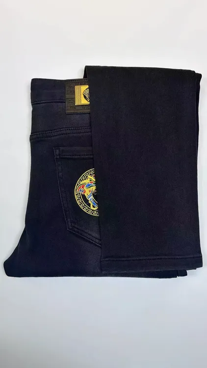 2025款秋冬季新品黑色大美女重工轻奢修身小直筒百搭男士牛仔裤！！