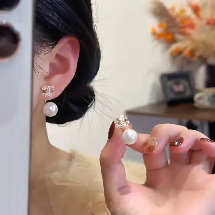 小众设计感锆石字母耳环女2025新款爆款百搭耳钉法式一款两戴耳饰