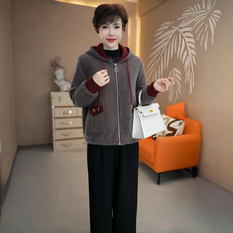 2025年[柔灰红菱]冬季原创妈妈装柔灰枣红高级加厚加棉时尚外套