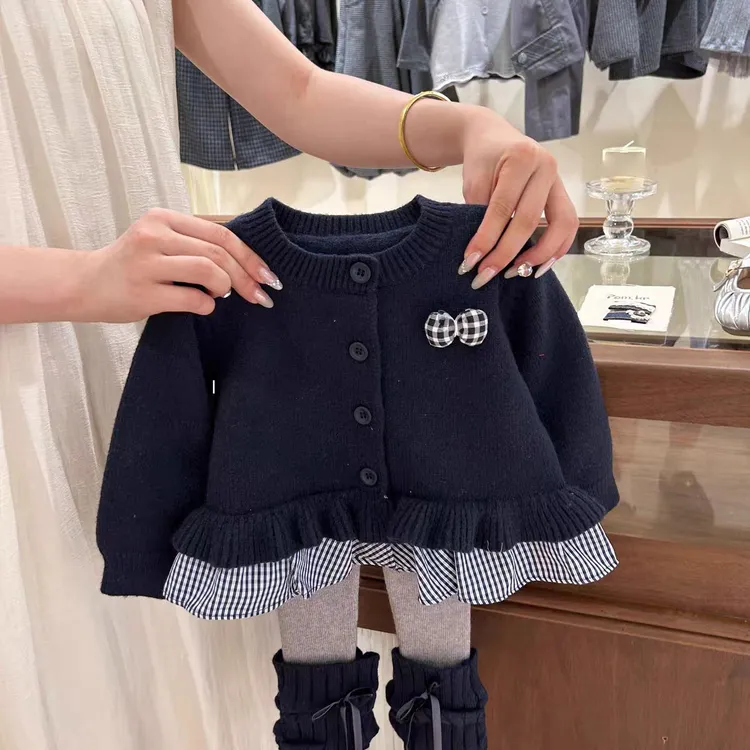 女童秋季2025新款小女孩格子拼接上衣针织衫学院风毛衣女宝开衫