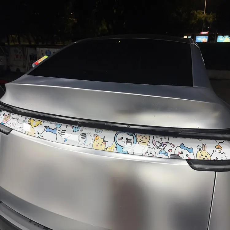 chiikawa吉伊卡哇特斯拉焕新Y汽车可爱电动车装饰防水尾灯贴纸