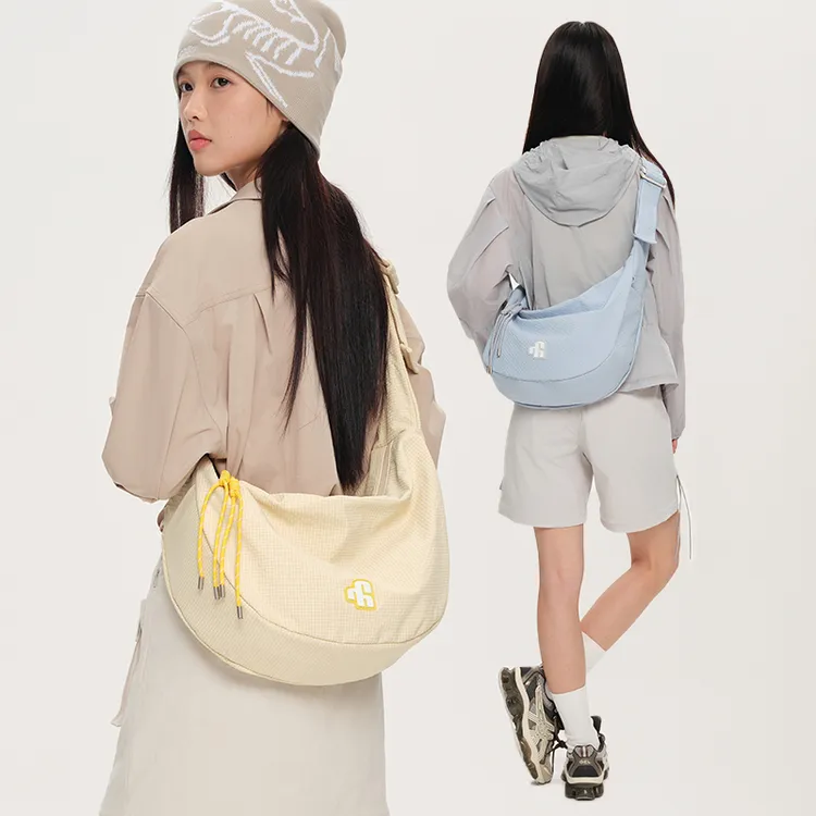 VAOPER喂牌2025新款饺子拉链斜挎包布包简约运动包夏季轻便