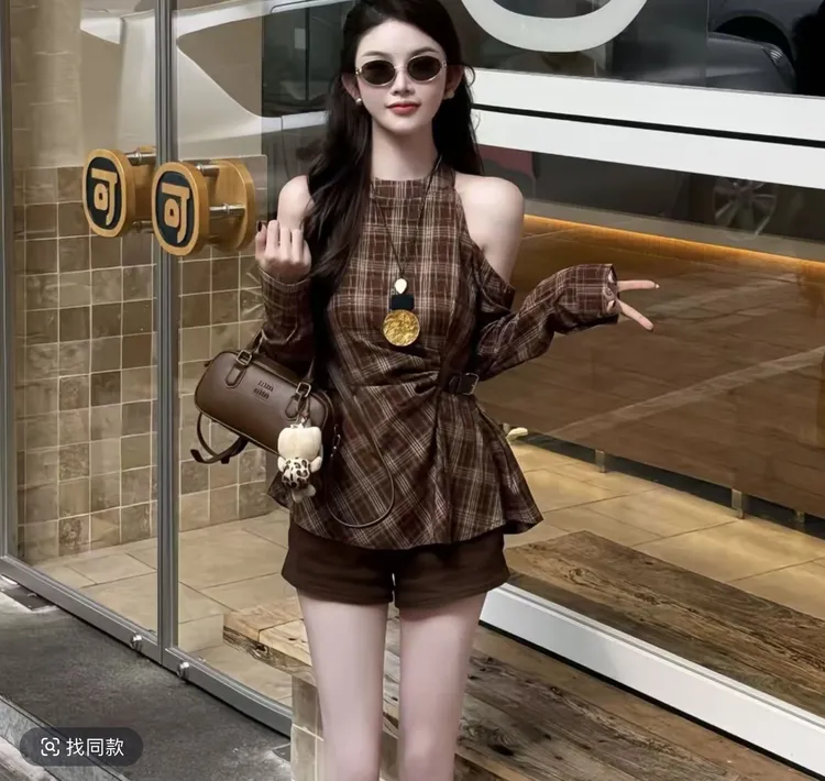 率性出街小众气质显白辣妹番禧露肩设计感收腰显瘦修身格纹上衣女