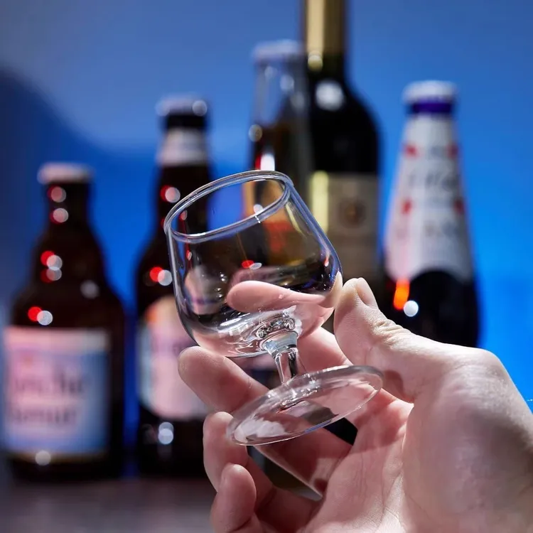 水晶干邑白兰地杯仙桃杯2两杯家用透明玻璃小号白酒杯迷你高脚杯