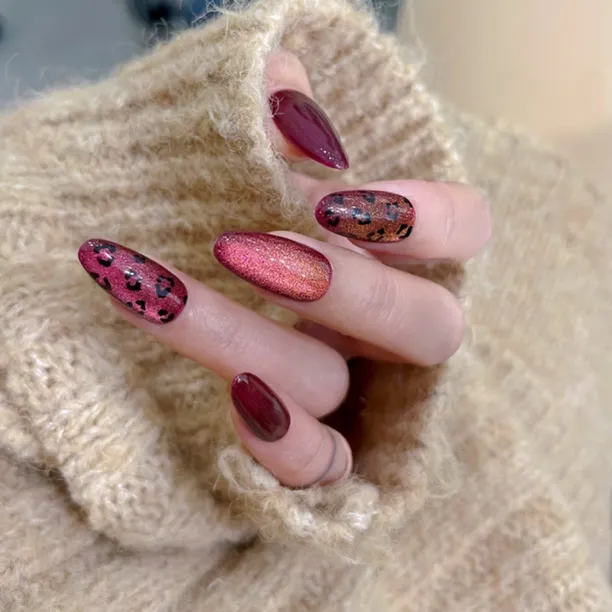 圣诞豹 猫眼纯手工穿戴甲秋冬显白ins风短款气质高级感百搭美甲