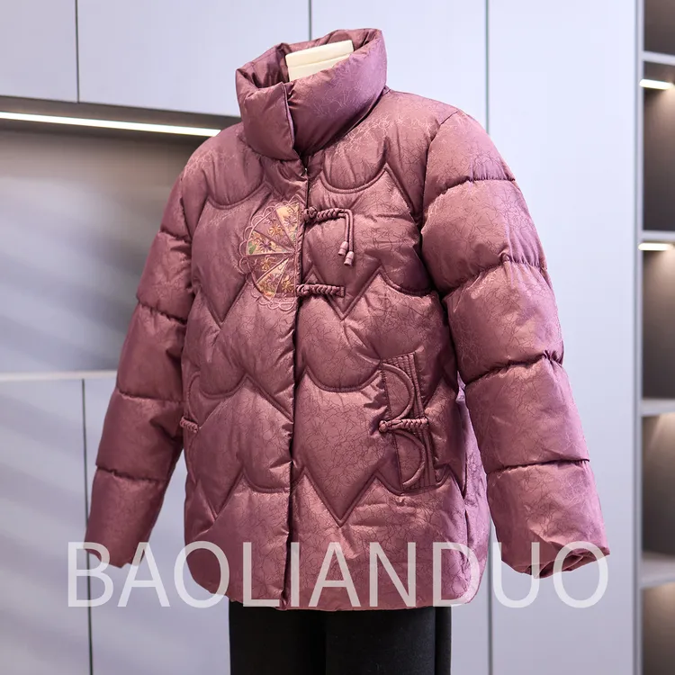 2025新款妈妈棉服洋气减龄60岁冬装刺绣盘扣红色喜庆加厚保暖棉衣