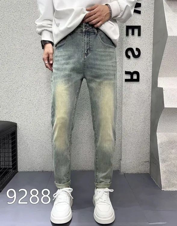 秋款浅蓝色轻薄高弹力净版百搭休闲牛仔裤（9288）