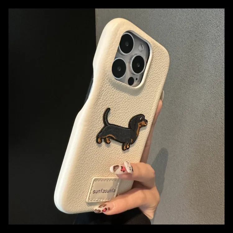 白色皮纹腊肠狗适用苹果15promax手机壳苹果14新款iphone16pro