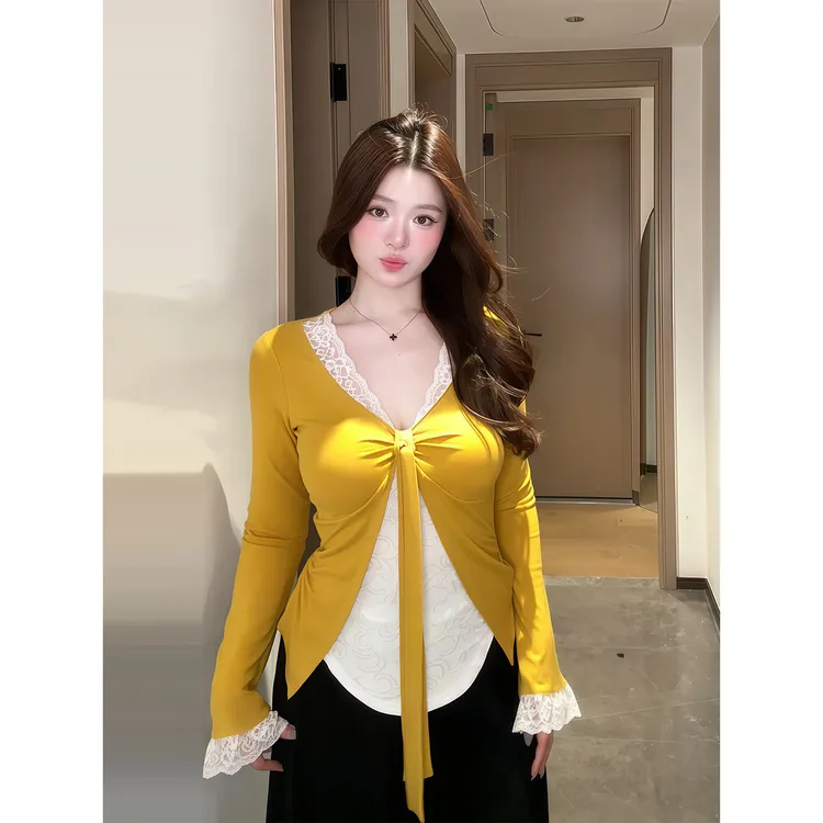 纯欲辣妹V领蕾丝拼接长袖T恤女早秋新款修身显瘦小众设计感上衣