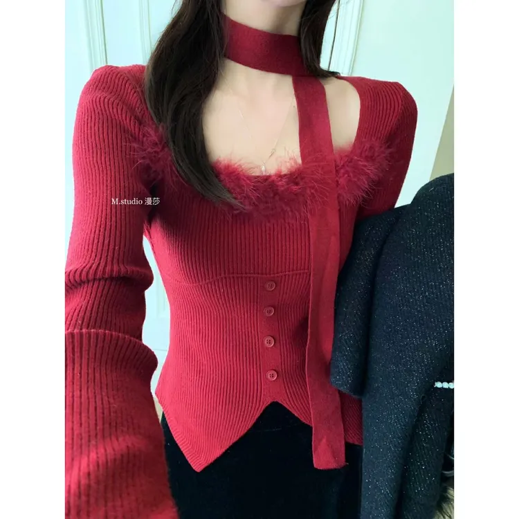 2025新款跨年穿搭红色毛边拼接方领针织衫女收腰开叉飘带挂脖上衣