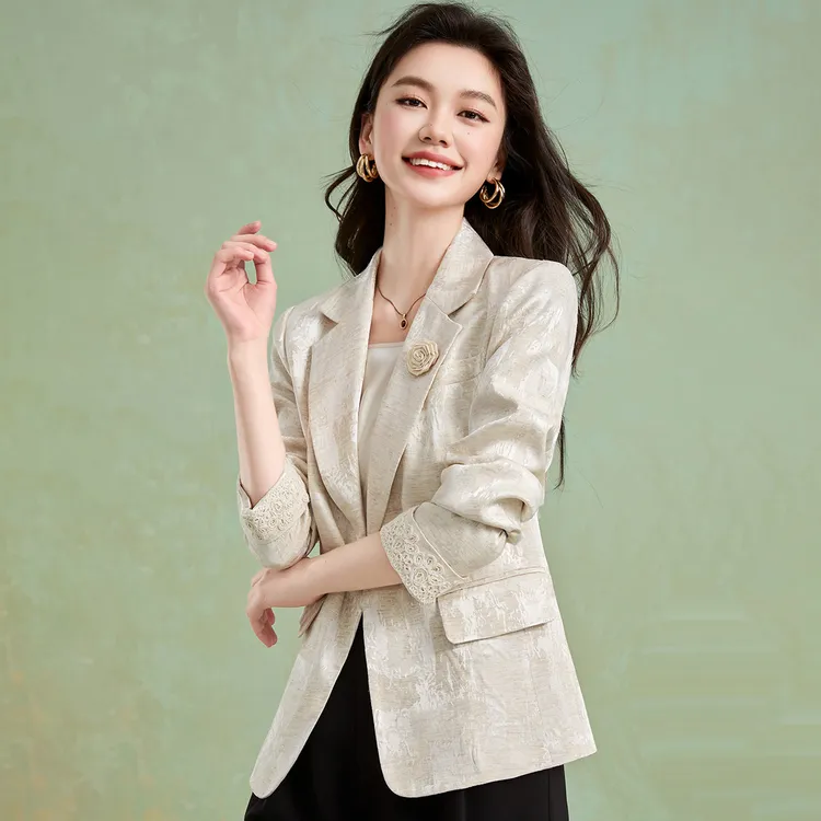 【可蓓儿】新国风提花缎面百搭西装2025春款时尚通勤经典H型外套