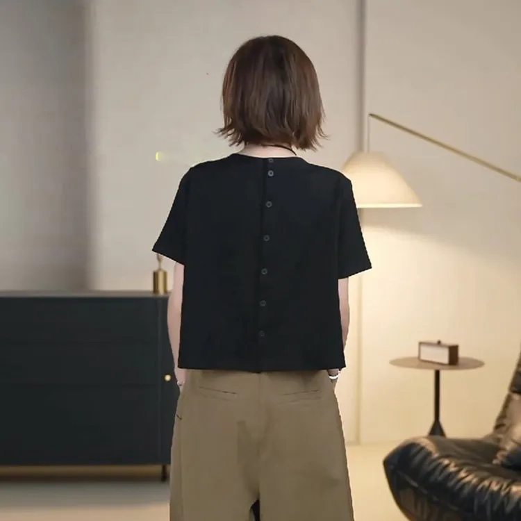 后背纽扣设计感黑色休闲短袖正肩t恤2025夏季气质高级感百搭上衣