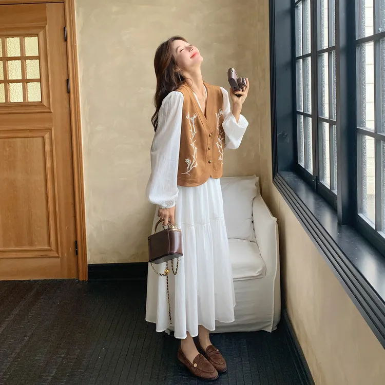 法式气质感早秋复古优雅风穿搭女2025新款刺绣马甲长袖连衣裙套装