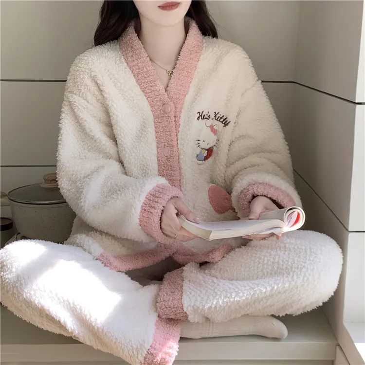 新款秋冬季加厚珊瑚绒睡衣女可爱卡通法兰绒加绒保暖家居服套装冬