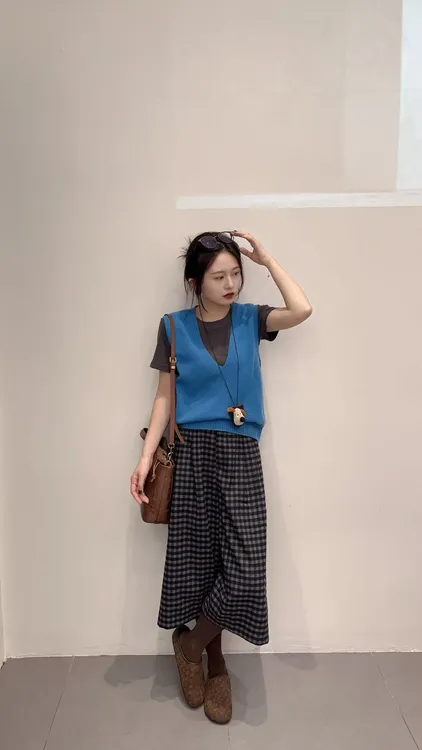2025秋季新款韩系灰色短袖t恤叠穿蓝色无袖小香风马甲格子阔腿裤