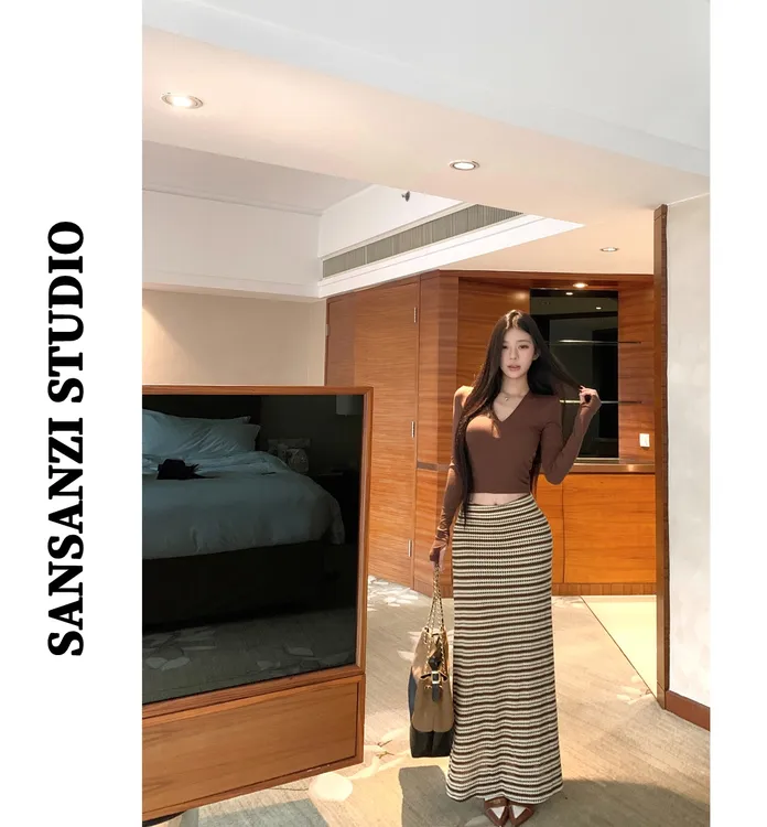 SANSANZI休闲V领正肩长袖T恤女装秋季高腰条纹A字裙半身裙两件套