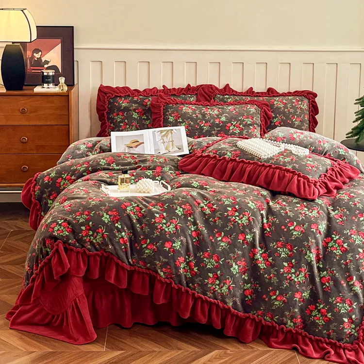 2025新款复古风牛奶绒大花边床盖四件套冬天加厚夹棉床单家用双人