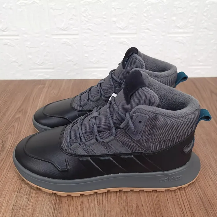 Adidas阿迪达斯男款冬季加绒保暖高帮防滑运动休闲鞋 EE9706