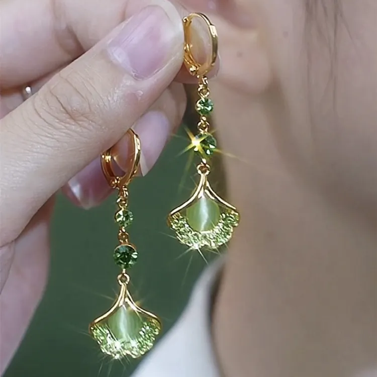 新款镶钻绿色猫眼银杏叶耳环女小众设计感长款耳扣气质耳饰