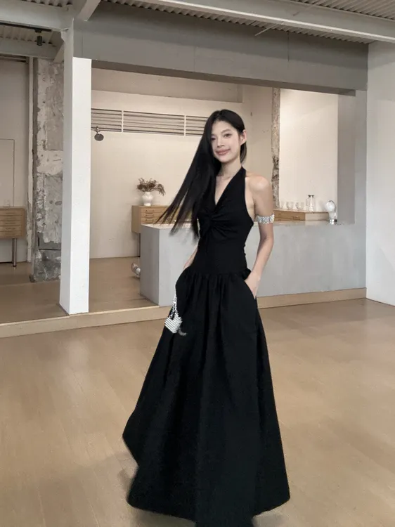 .TongTong 挂脖辣妹拼接设计款感气质休闲显瘦收腰大摆长裙连衣裙