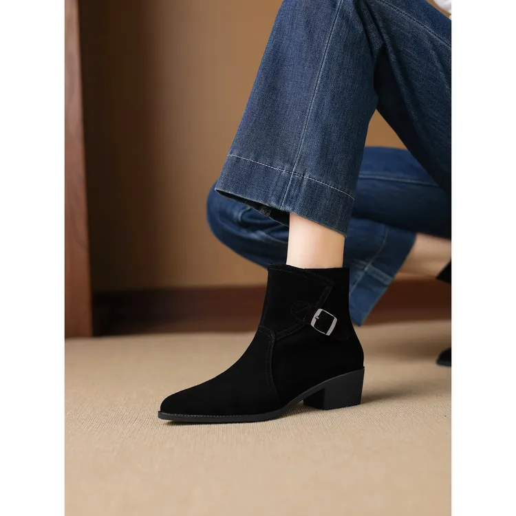 粗跟短靴女2025冬季新款黑色加绒大码靴子中跟磨砂翻毛皮尖头裸靴