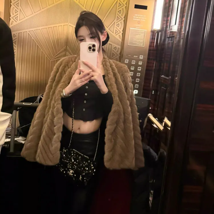 冬季人字纹高级感V领女加厚短外套气质韩版仿水貂皮毛一体女外套