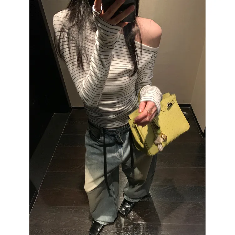 斜肩长袖T恤修身针织上衣长袖打底秋冬显瘦条纹设计女