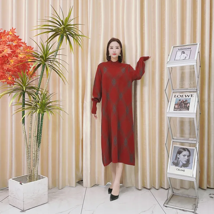 A279酒红色菱格纹设计款气质秋冬轻奢针织连衣裙时尚复古