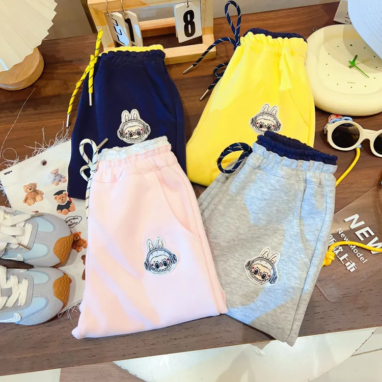 2025年秋季新款韩版儿童拼色刺绣贴布卫裤男女童潮流百搭