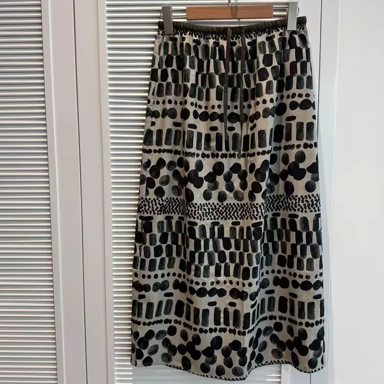 2025夏季新款时尚设计感后开叉别致漂亮复古印花减龄百搭半身裙子