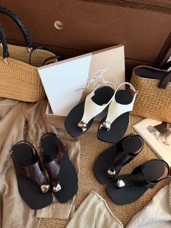 宝小姐2025夏季新款韩版露趾平底舒适时尚百搭凉鞋661-1