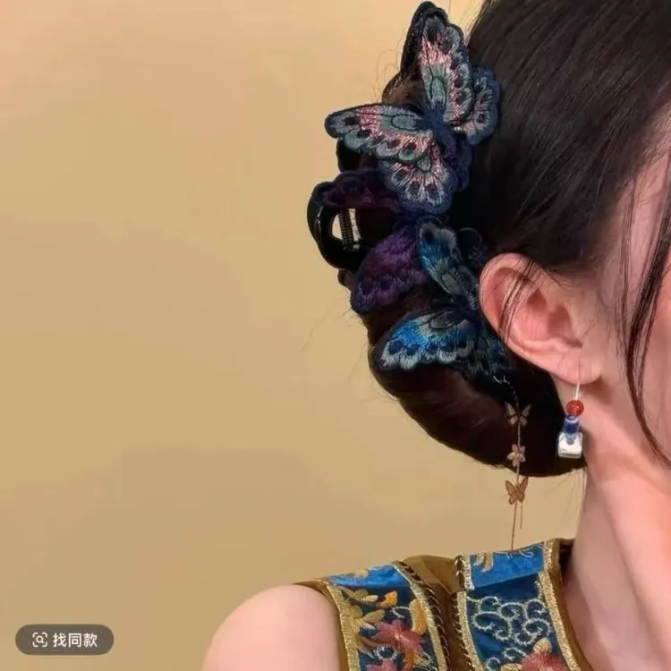 欢珠影玲珑~复古刺绣蝴蝶发夹女新中式发饰民族风后脑勺抓夹鲨鱼