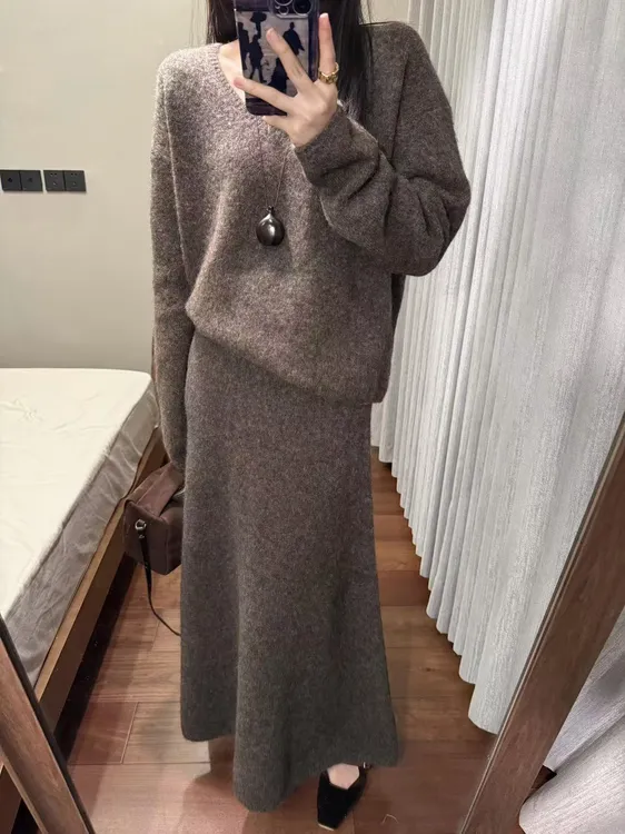 2025春季新款高级感慵懒风不费力穿搭V领针织衫鱼尾半身裙套装