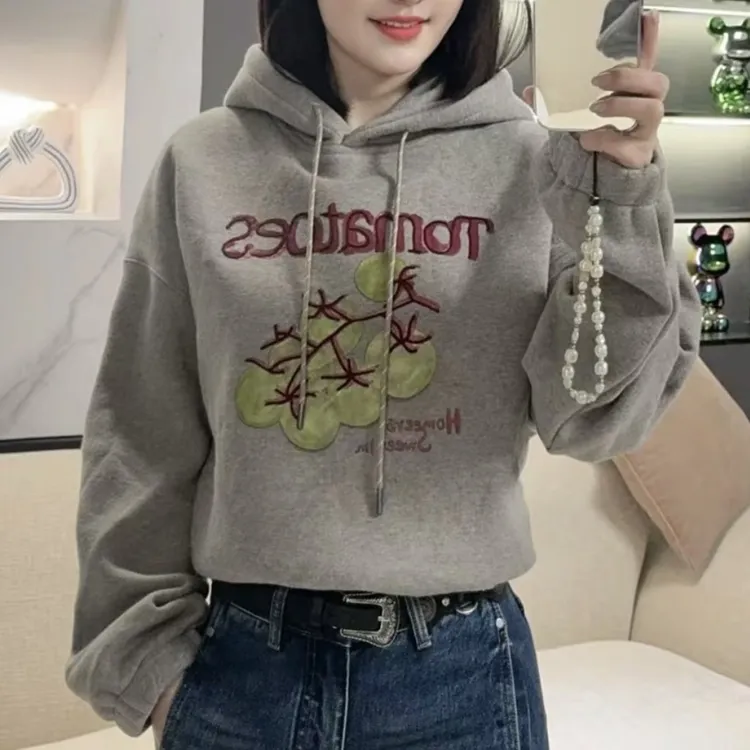 2025秋冬新款西红柿刺绣加绒连帽卫衣女短款抽绳时尚小个子上衣