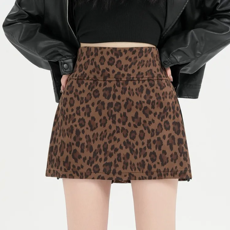 2025秋冬新款设计感显瘦A字豹纹短裙裤女高腰辣妹包臀松紧腰裤裙