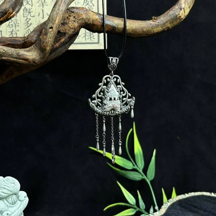 苗族刺绣/手工刺绣/雨水梨香吊坠