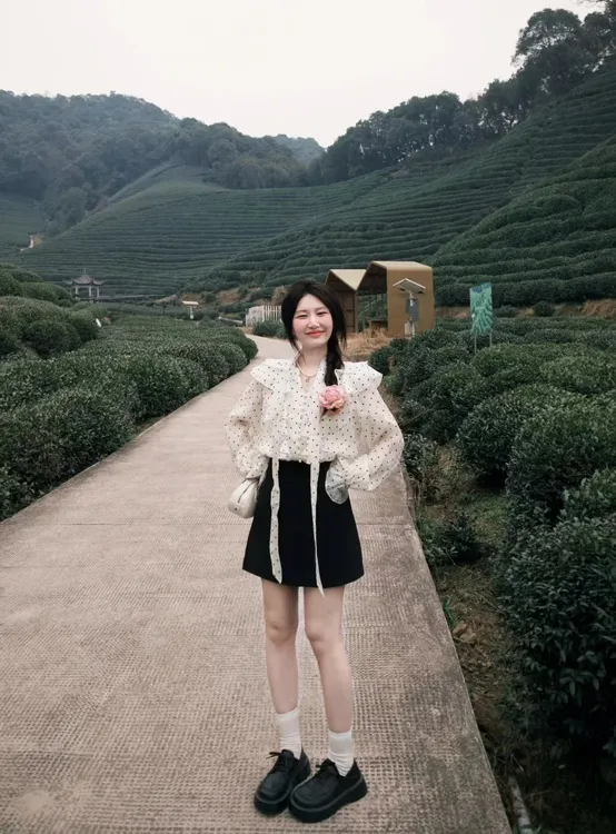 法式荷叶边波点长袖衬衫女高级感温柔独特超好看上衣百搭休闲短裤