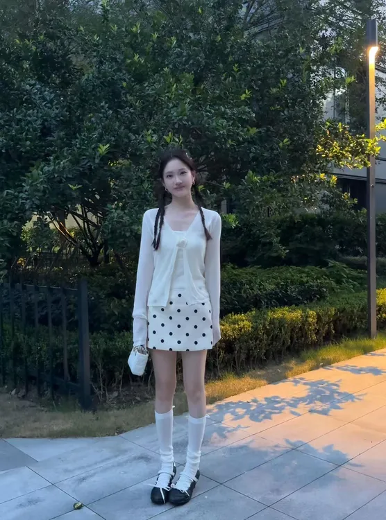 韩系吊带背心女2025早秋新款防晒针织超减龄开衫波点半身裙两件套